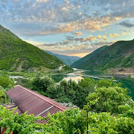 Koman_lakeview_apartments Appartement *